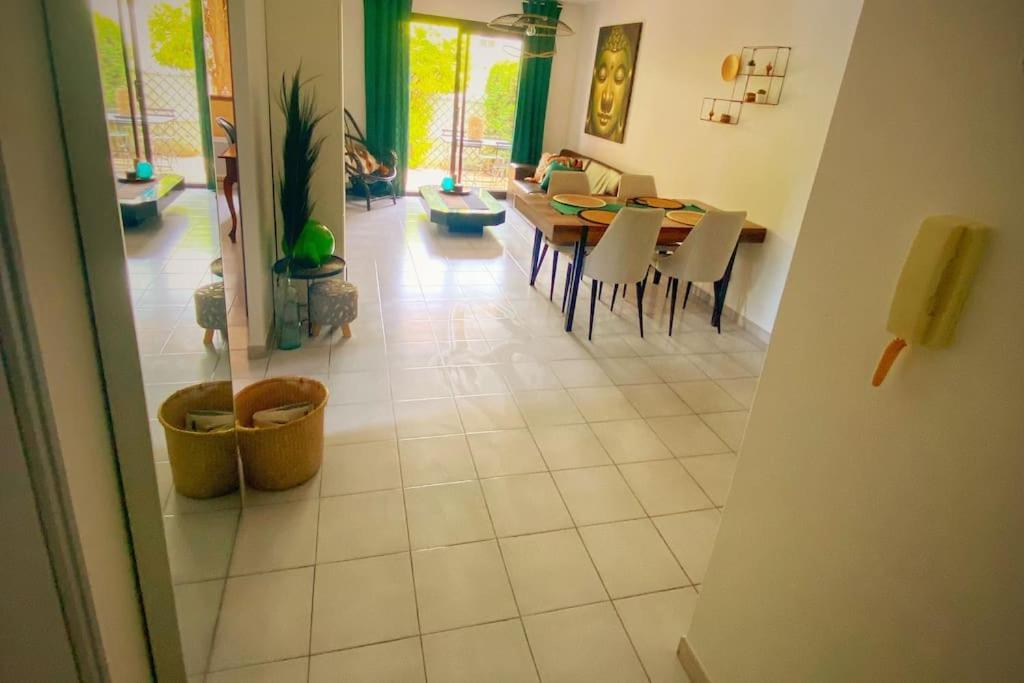 Cocoon'Isle - Jardinet- Jacuzzi LʼIsle-sur-la-Sorgue Exterior foto