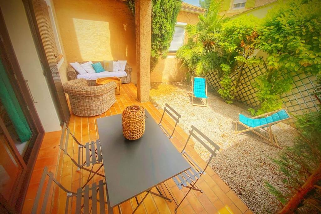 Cocoon'Isle - Jardinet- Jacuzzi LʼIsle-sur-la-Sorgue Exterior foto