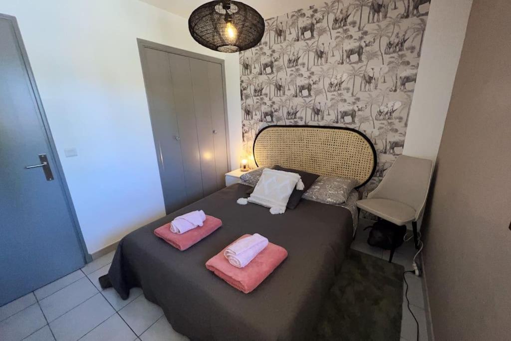 Cocoon'Isle - Jardinet- Jacuzzi LʼIsle-sur-la-Sorgue Exterior foto